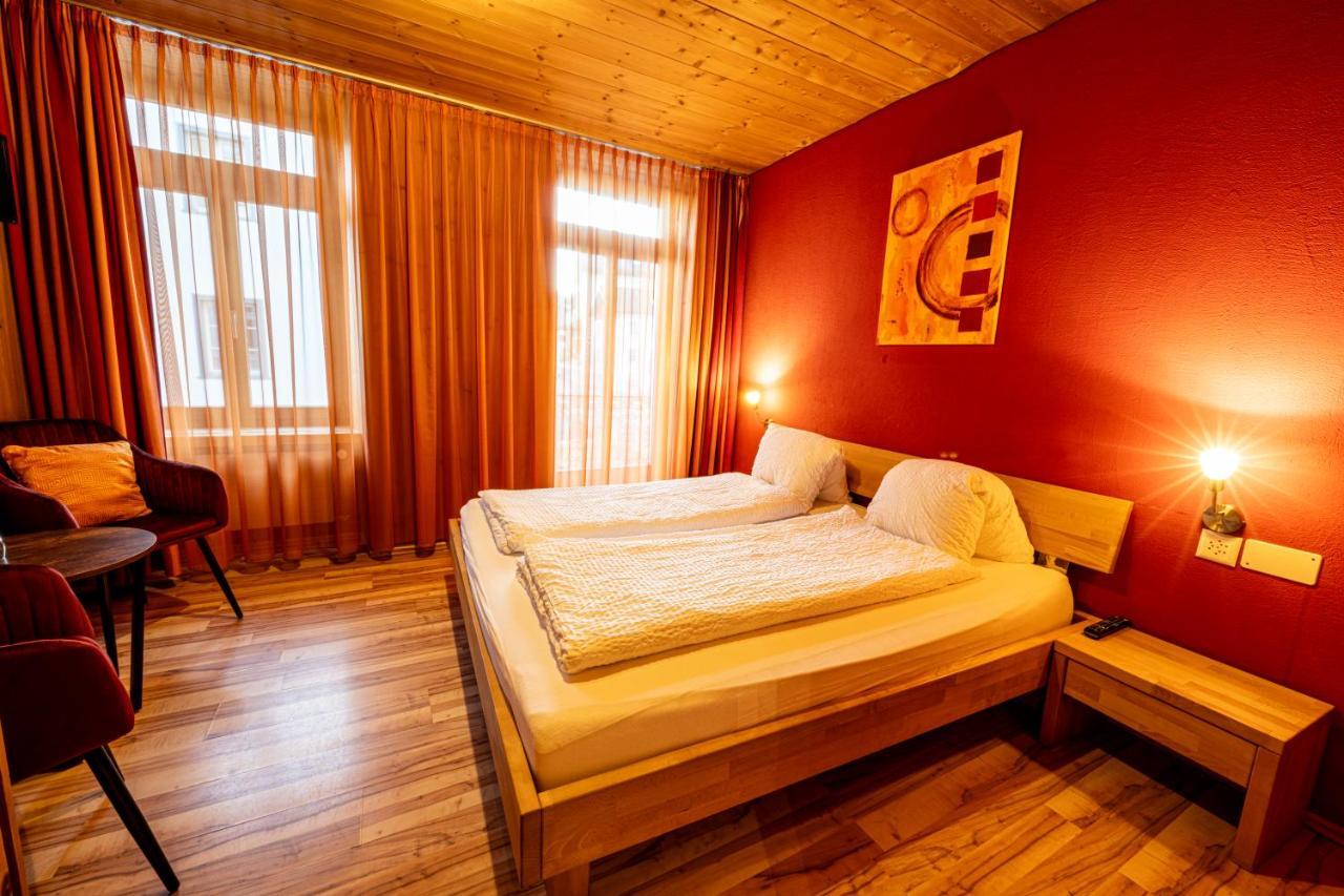 Curuna Hotel-Garni B&B Скуоль Екстер'єр фото