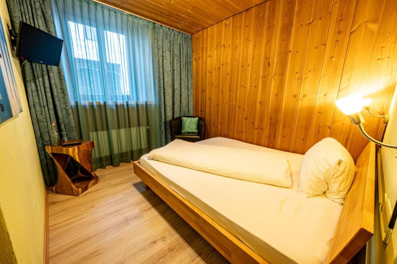 Curuna Hotel-Garni B&B Скуоль Екстер'єр фото