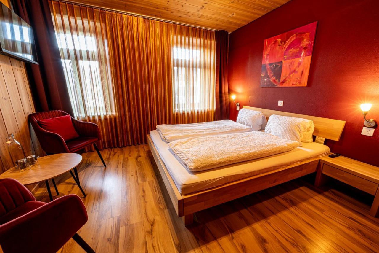 Curuna Hotel-Garni B&B Скуоль Екстер'єр фото