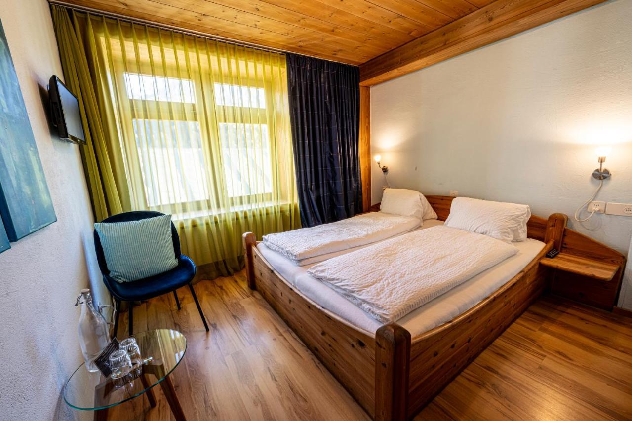 Curuna Hotel-Garni B&B Скуоль Екстер'єр фото