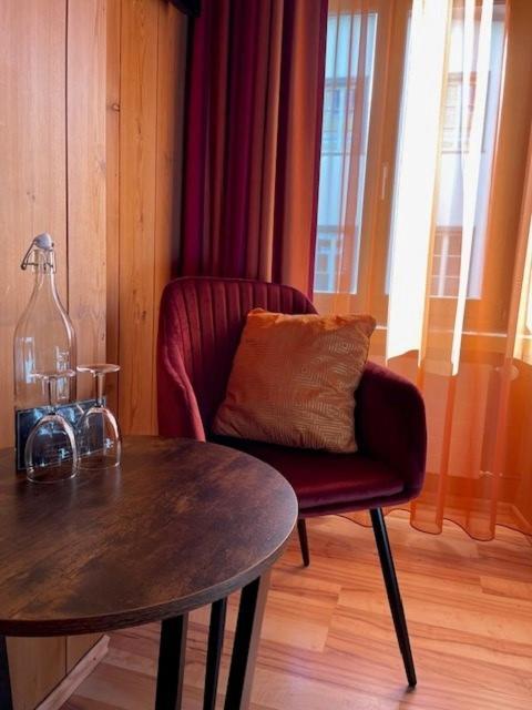 Curuna Hotel-Garni B&B Скуоль Екстер'єр фото