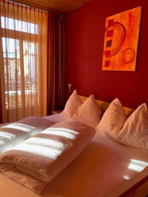 Curuna Hotel-Garni B&B Скуоль Екстер'єр фото
