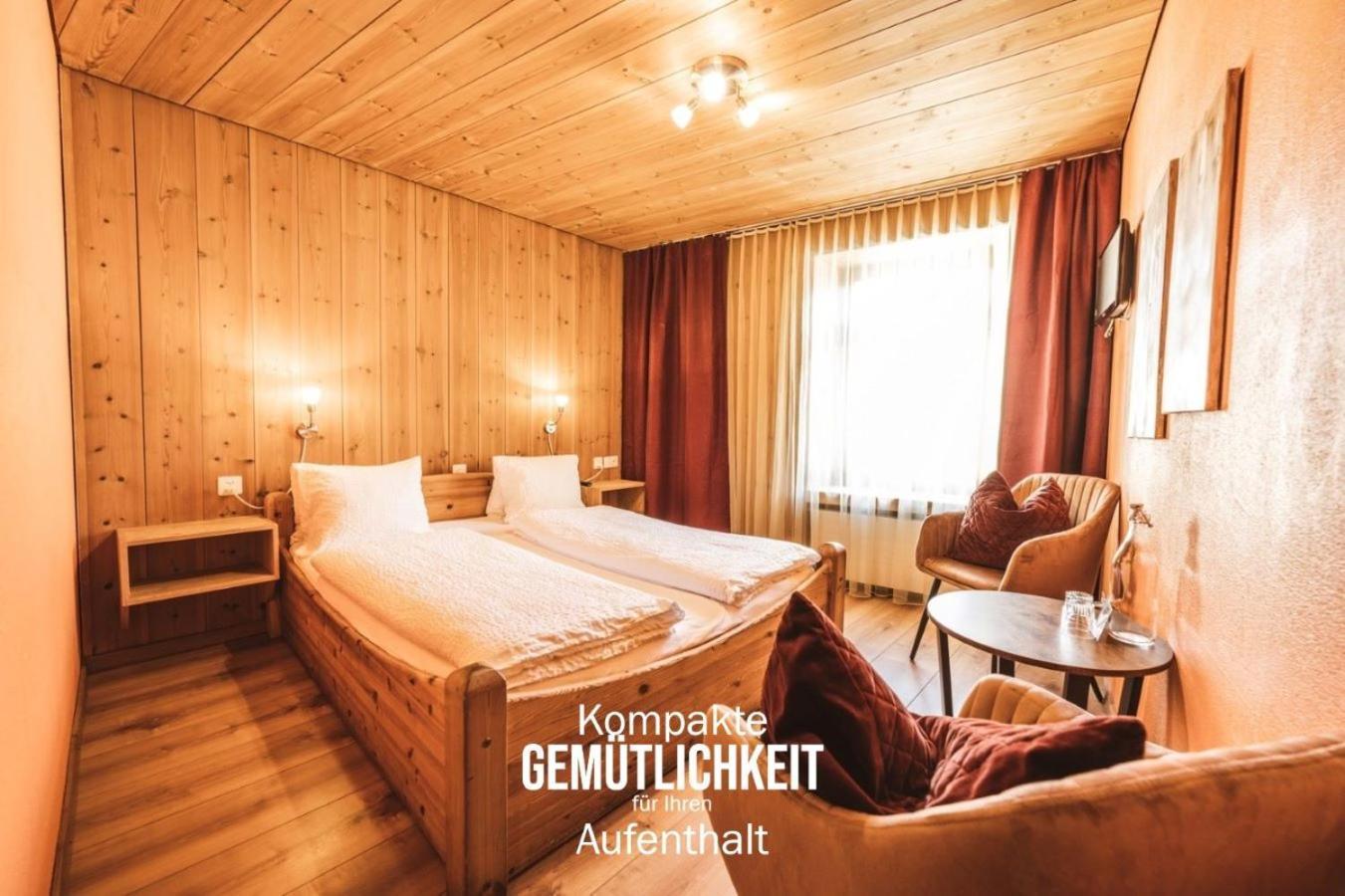 Curuna Hotel-Garni B&B Скуоль Екстер'єр фото