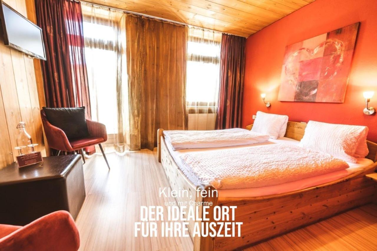 Curuna Hotel-Garni B&B Скуоль Екстер'єр фото